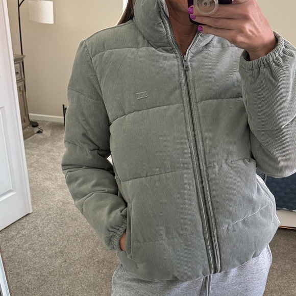 Levi's Jackets & Blazers - Levi’s puffer corduroy coat